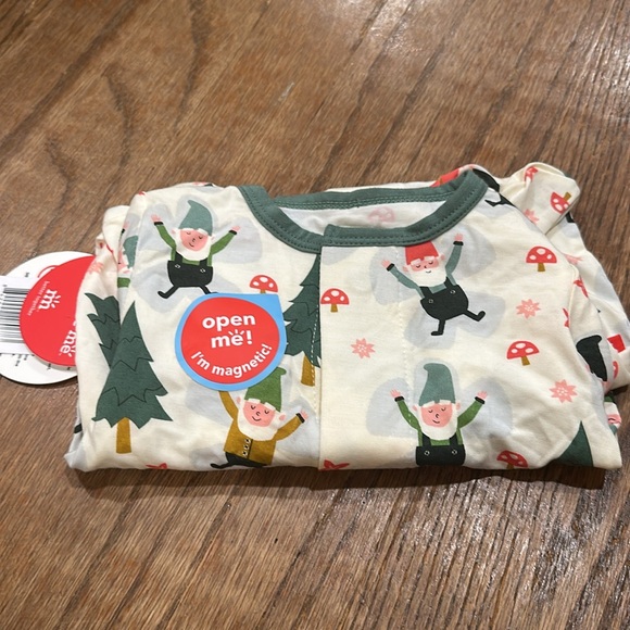 Magnetic Me Onesie Gnome Christmas Print - Picture 5 of 6